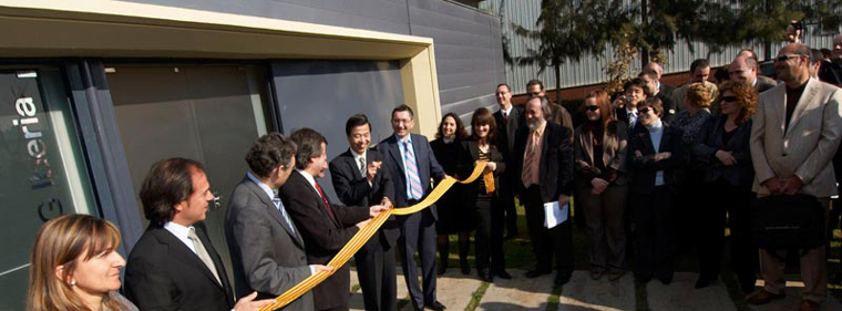 Roland DG managers and government representatives at the opening ceremony