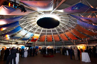 The exhibition hall during lunch