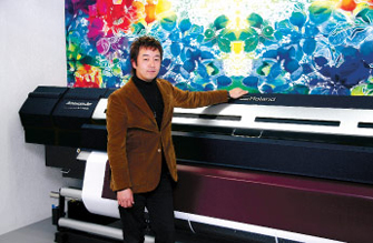 Soko Corporation President Atsuhiro Oyabu with his AJ-1000.